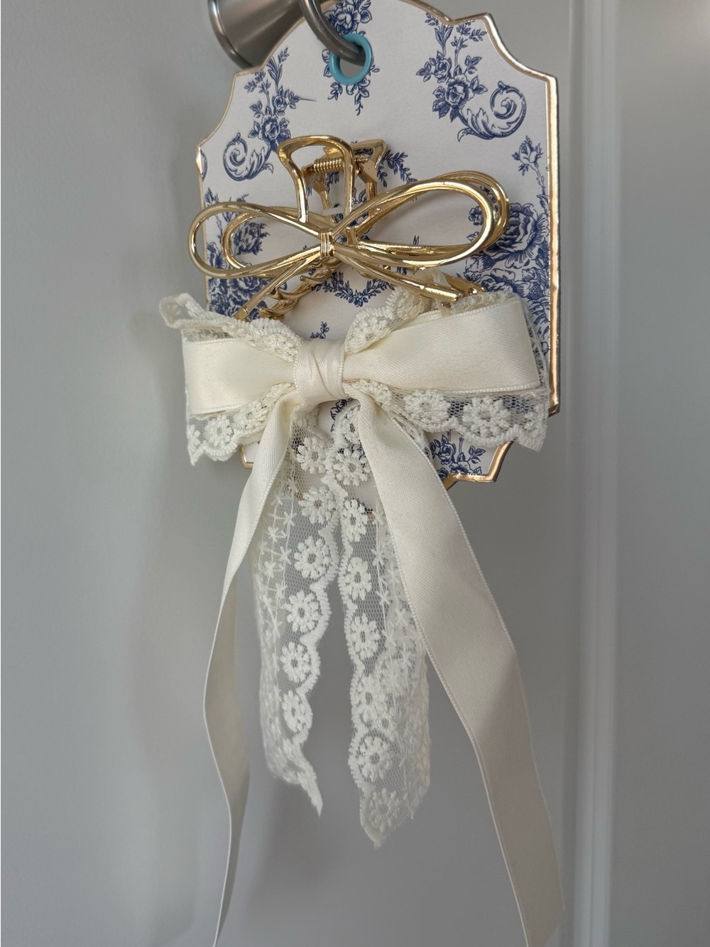 NEW !Ivory Lace Ribbon Hair Bow and a Gold Clip 2 PC kit 🎀 NWT